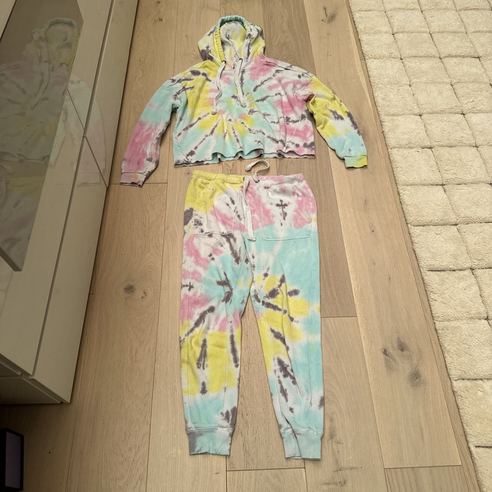 VINTAGE HAVANA Size Small 
Multi-coloured tie-dye hoodie and jogger sweatpants